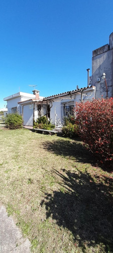 Se Vende Excelente Casa Céntrica En Las Piedras Con Gran Terreno.