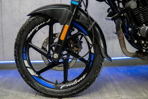 Bajaj Pulsar 180 Fi Neon 2022