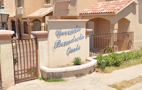 Espectacular Casa De 2 Niveles En Fraccionamiento Cerrado, Ubicada En Benedicto Oeste, Puerta Real, Hermosillo Cm