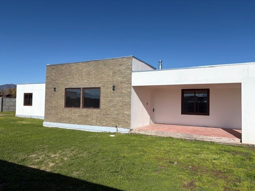 Casa En Arriendo De 4 Dorm 3 B. En Condominio Olivar