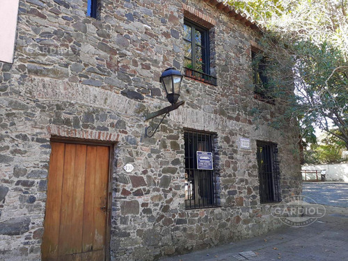 Venta  De Casa En  Barrio Histórico De Colonia Del Sacramento. Colonia