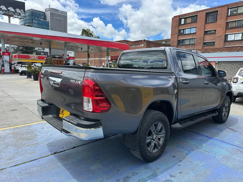 Toyota Hilux 4x4 2400cc Mt Aa