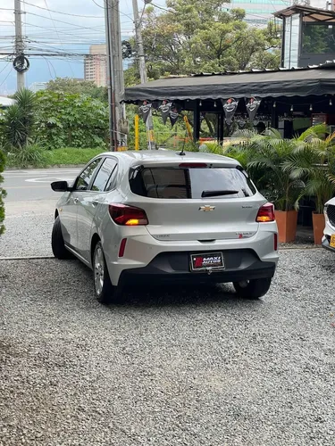 Chevrolet Onix 1.0T Premier Hatch At