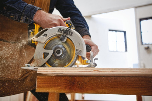 Sierra Circular Eléctrica Inalámbrica Dewalt Dcs570b 20 V