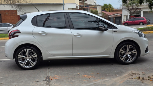 Peugeot 208 GT 1.6T