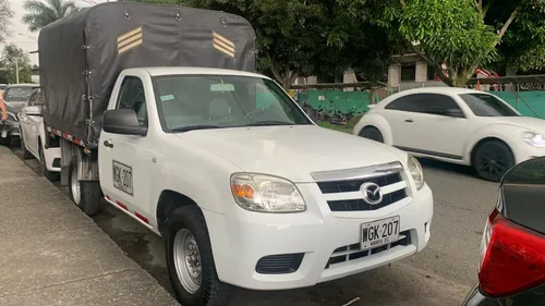 Mazda BT-50 2.2 cabina sencilla estaca 4x2