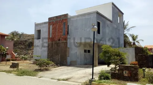 Amplia Casa En Construcción