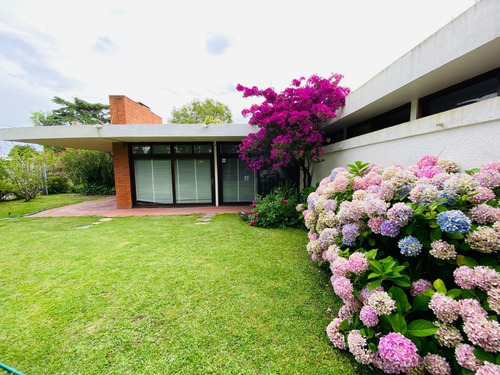 Casa En Venta De 3 Dormitorios En Playa Mansa