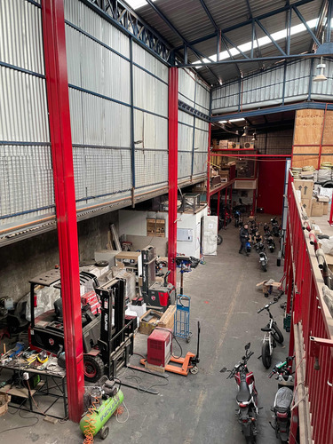Céntrica Y Amplia Bodega, A Cuadras De La Plaza De Maipú