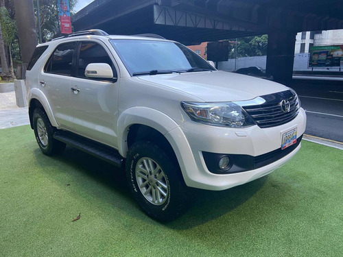 Imagen 3 de 12 de Fortuner 4x4 Blindada 2015