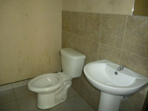 Imagen 14 de 30 de Local Comercial En Venta En Parroquia Catedral Barquisimeto Lara +++23-1767 */ M.c T. N° +0-4-2-4- 5.5.6. 5.7. 5.9 *--**