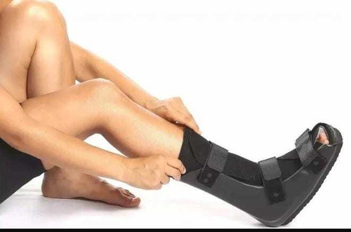 Imagen 3 de 6 de Alquiler Botas Walker, Muletas, Camas Ortopedicas, Otros