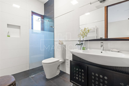 Casa En Arriendo De 5 Dorm. En Colina