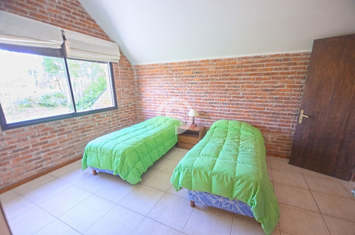 Casa En Playa Mansa Con Piscina- Ref: 4287