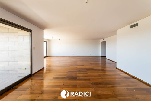 Venta Gran Departamento En Torres De Plaza España! La Mejor Ubicacion Y Espectacular Vista!