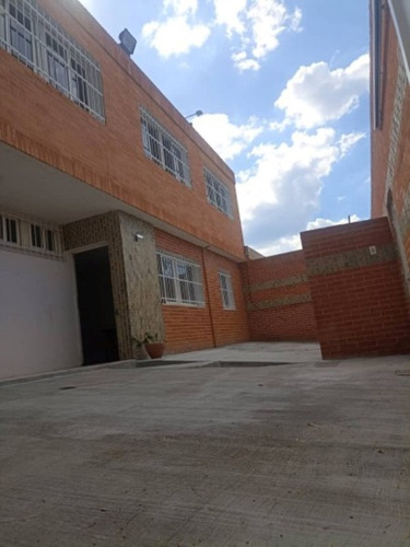 Casa Quinta De 2 Niveles En Obra Blanca En El Trigal Centro ( Calle Cerrada)ns