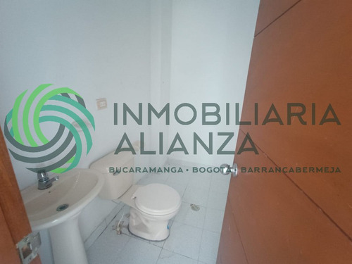 Oficina En Arriendo En Sector Comercial. Cod A17048