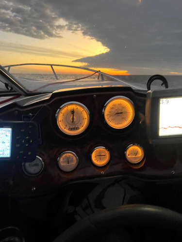 Lancha Naval Center Cuddy 210 Motor Evinrude 150 Etec 200 Hs