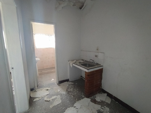 Imagen 16 de 20 de Marisol Castro Vende Galpón Con Once (11) Locales En Av. Fernando Figueredo | Valencia | A Pocos Metros Del Centro De Valencia | Fog-149 Marisol 04244923040