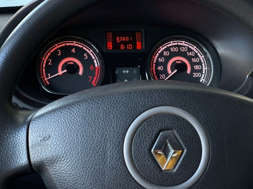 Imagem 2 de 16 de Renault Sandero 2014 1.0 16v Expression Hi-flex 5p