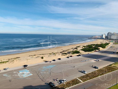 Imagen 7 de 28 de Venta De Apartamento De 2 Dormitorios En Torre Cristal Punta Del Este