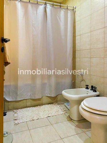 Imagen 8 de 25 de 465 Y 26 City Bell - Casa De 4 Dormitorios En Venta