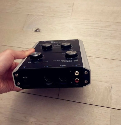 Tascam Us-122 Mkii Placa Interface Áudio 2x2 Windows7 E 8 (Usado)