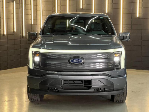 Ford F-150 Lightning 5.4 V-8 2p 2023