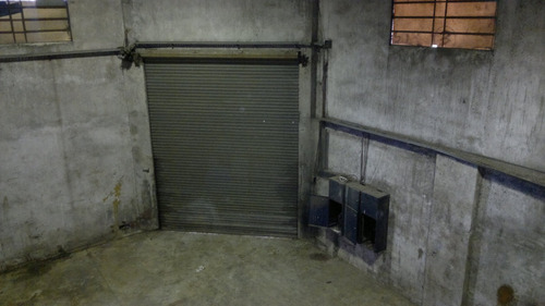 Imagen 4 de 8 de Venta De Importante Galpón Industrial De 280 M2.