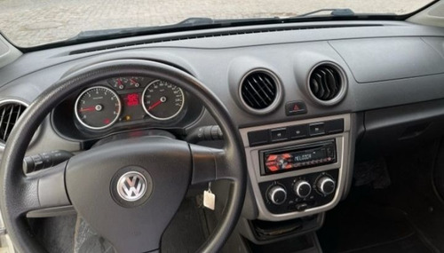 Imagem 3 de 9 de Volkswagen Voyage 2013 1.6 Vht Trend Total Flex 4p