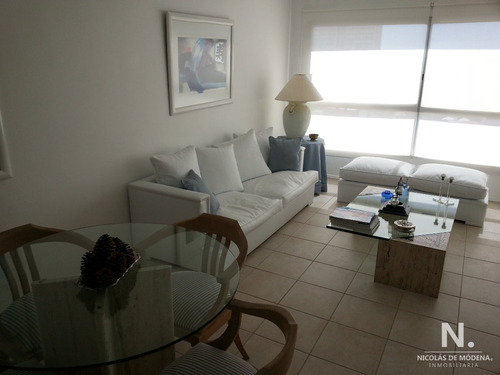 Vende Apartamento De 2 Dormitorios En Brava Punta Del Este