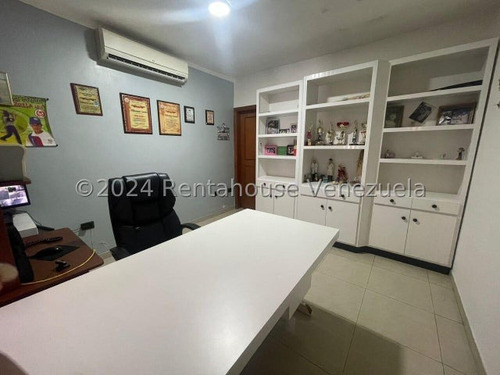 Amplia Casa En Venta Barrio Sucre, Las Delicias 24-27416 Hc