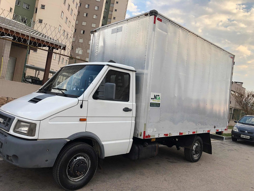 Imagem 2 de 8 de Iveco Daily 3513