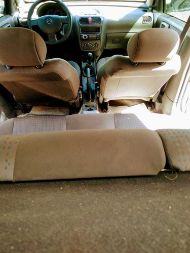 Imagem 10 de 12 de Chevrolet Corsa 2010 1.4 Maxx Econoflex 5p