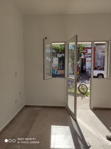Venta De Excelente Complejo Locales Comercial En Serodino.
