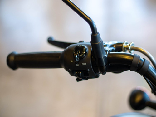 Imagen 5 de 23 de Royal Enfield Signals Marsh Grey Reserva Ya