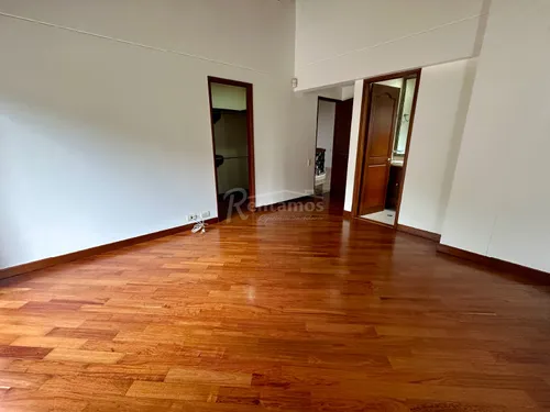 Casa En Arriendo En Loma Benedictinos. Cod A776027
