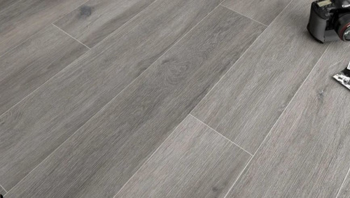 Imagen 2 de 4 de Porcelanato At Carson Ceniza 25x100 S/rect Pamesa