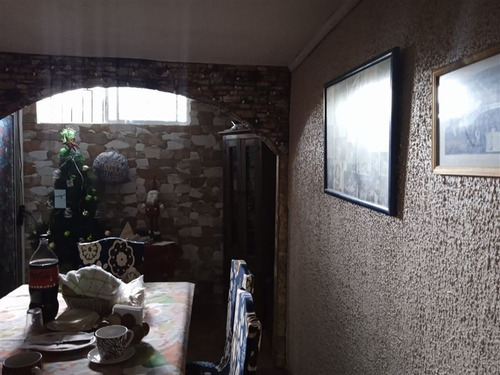Casa En Venta De 4 Dorm. En Estación Central