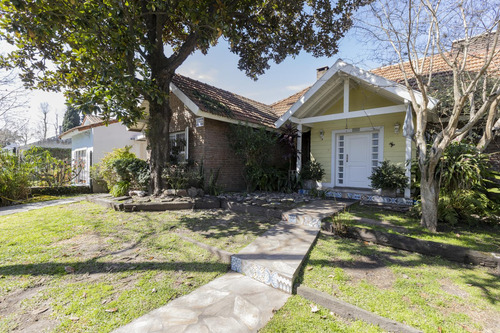 Casa En Adrogue, Fondo Libre Y Pileta