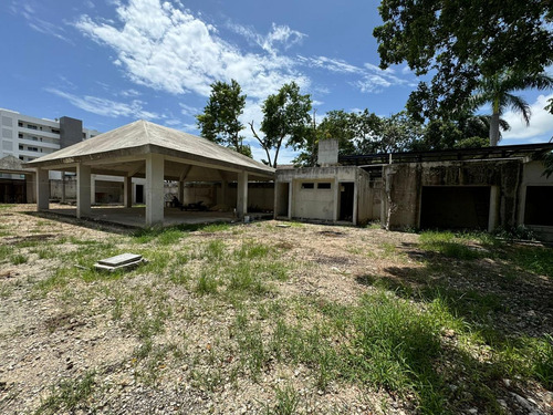 Terreno En Renta Con Construcción, Av. Huayacán, Cancún