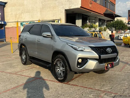 Toyota Fortuner Sw4 2.4 4x2 At Diesel