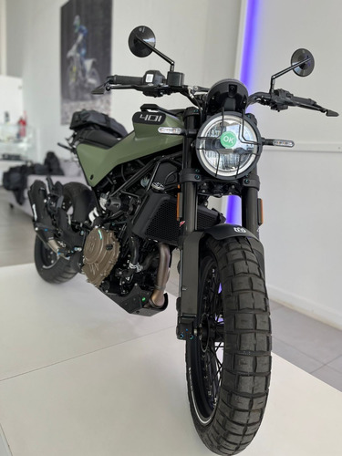 Imagen 20 de 20 de Husqvarna Svartpilen 401 Edicion Especial 2023 0km