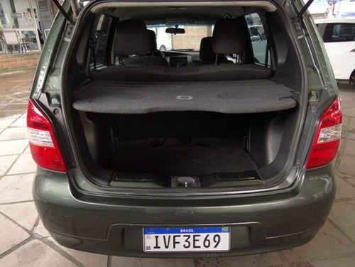 Imagem 4 de 8 de Nissan Livina