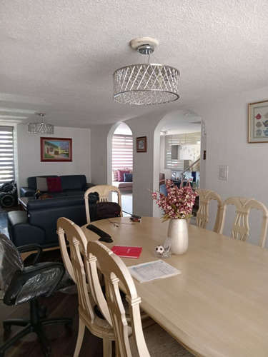 Casa Remodelada En Condominio En Venta En Circuito Pintores, Cd. Satélite!!