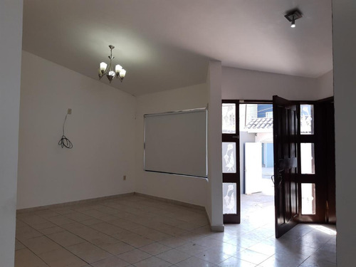 Casa En Venta Garage Para 3 Autos, Alberca - Granjas De La Boticaria