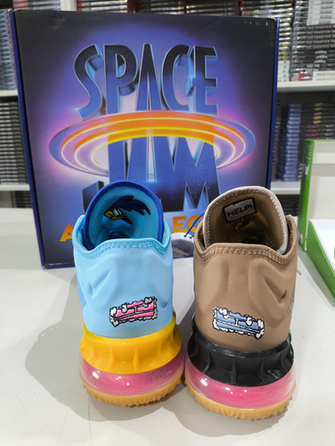 Nike Lebron 18 Low Wile Vs Roadrunner Spacejam Xbox Controle (Usado)