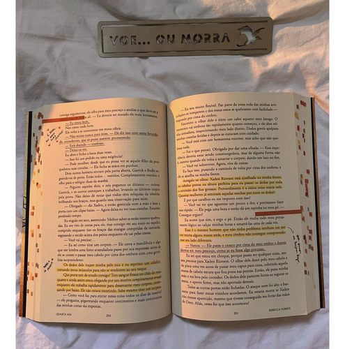 Livro Quarta Asa, Livro 1 Da Série O Empyriano, Capa Mole, Best-seller #1 Do The New York Times, Um Dragão Sem Seu Cavaleiro É Uma Tragédia, Um Cavaleiro Sem Seu Dragão É Um Homem Morto,rebecca Yarros