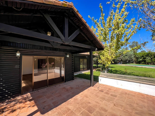Casa En Venta De 4 Dorm. En Navidad