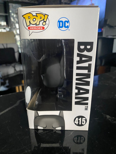 Funko Pop! Batman Beyond Funko Shop #415 Caja Dañada (Reacondicionado)